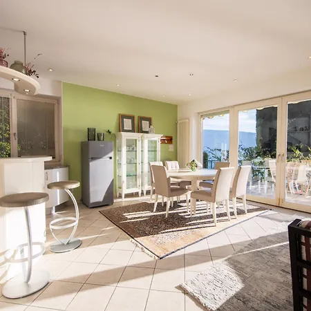 Maison Selva - Vinessa Beachfront Retreat Villa Toscolano Maderno