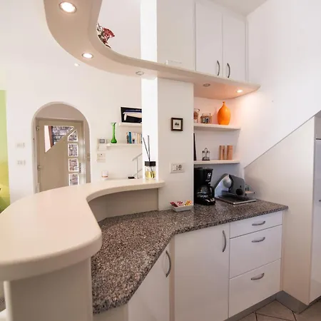 Maison Selva - Vinessa Beachfront Retreat Villa Toscolano Maderno