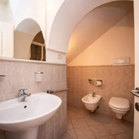 Maison Selva - Vinessa Beachfront Retreat Villa Toscolano Maderno
