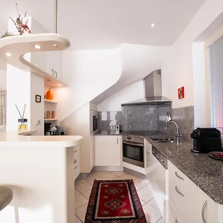 Maison Selva - Vinessa Beachfront Retreat * Toscolano Maderno
