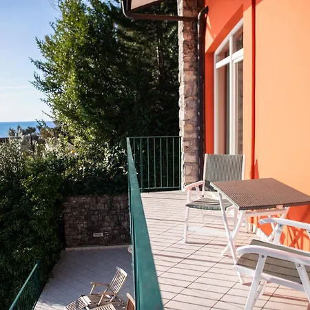 Maison Selva - Vinessa Beachfront Retreat Toscolano Maderno