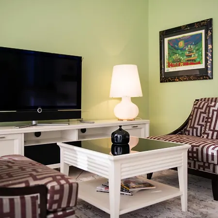 Maison Selva - Vinessa Beachfront Retreat Toscolano Maderno