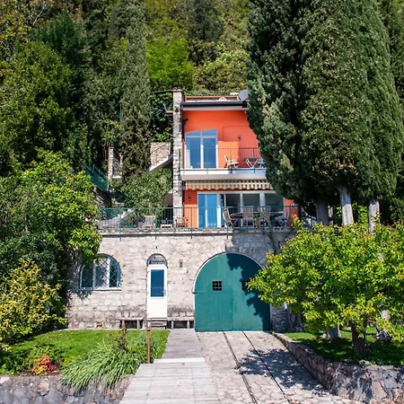 Villa Maison Selva - Vinessa Beachfront Retreat Toscolano Maderno