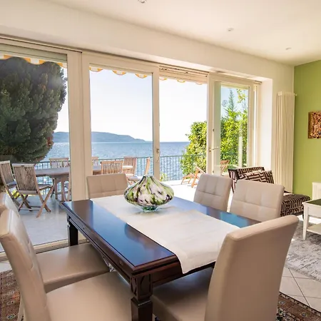 Maison Selva - Vinessa Beachfront Retreat Toscolano Maderno
