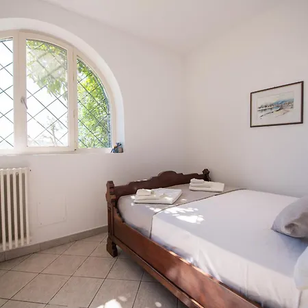Villa Maison Selva - Vinessa Beachfront Retreat Toscolano Maderno