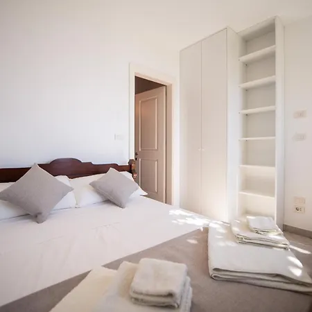Maison Selva - Vinessa Beachfront Retreat Toscolano Maderno
