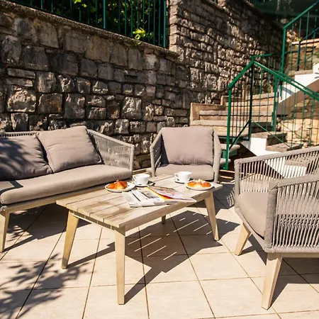 Maison Selva - Vinessa Beachfront Retreat